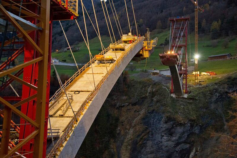 File:141114-Pfafers-Bogenbau-bei-einbrechender-Dunkelheit.jpg