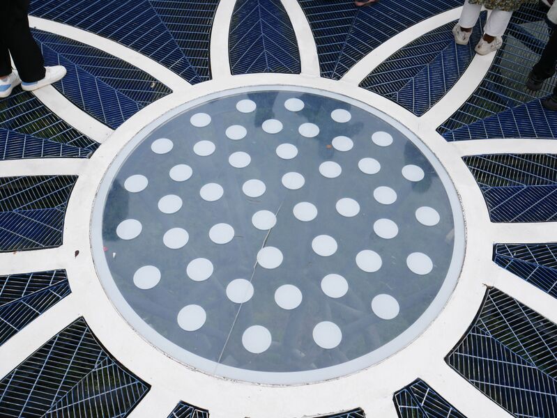 File:LotusGlassPlatformCenter.JPG