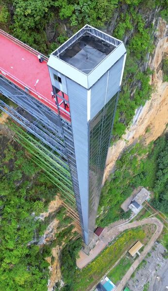 File:NizhuheGlassElevator52.jpg