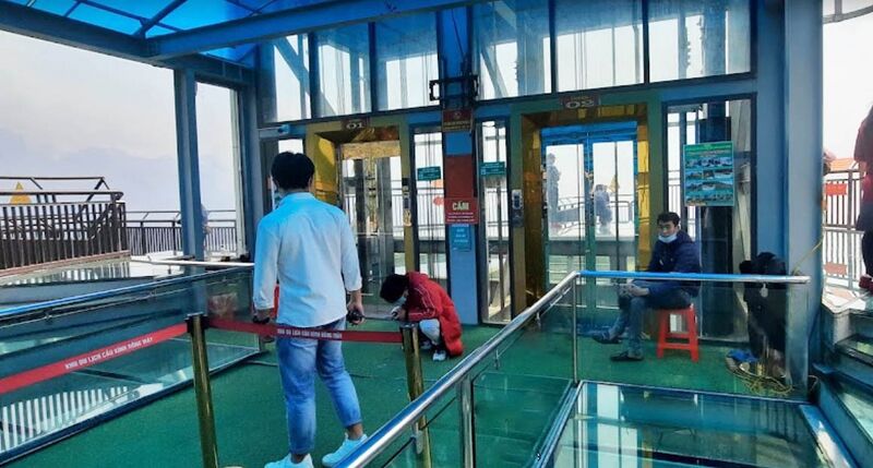 File:RongMayElevatorDoor.jpg