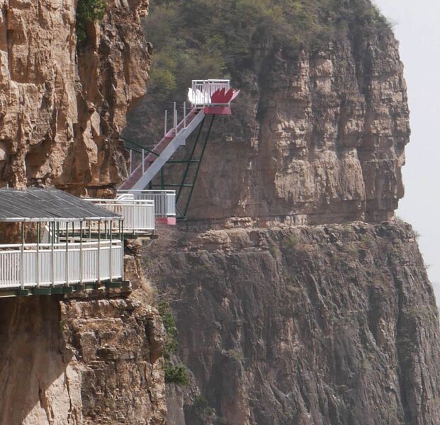 File:Tianjishan Cliffwalk2Close.JPG