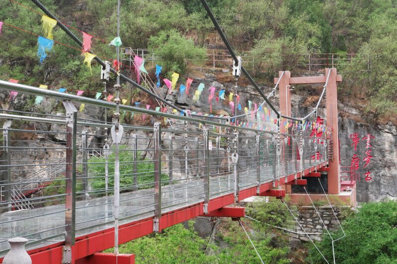 File:YunmengshanFootbridgeDeckLonglens.JPG