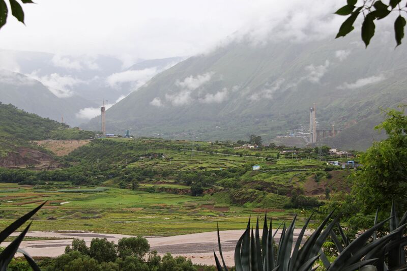 File:JinshajiangJindongFromFar.jpg