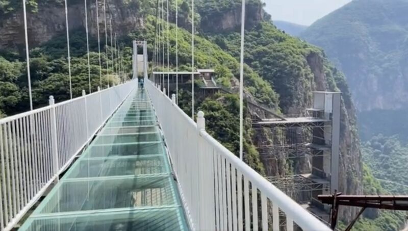 File:Yunmengshan GlassElevatorSide.jpg