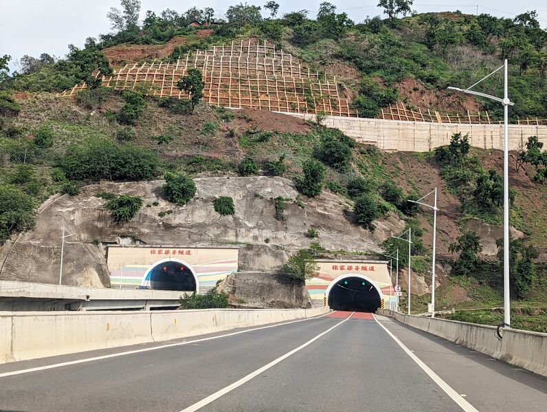 File:DashagouTunnels2.jpg