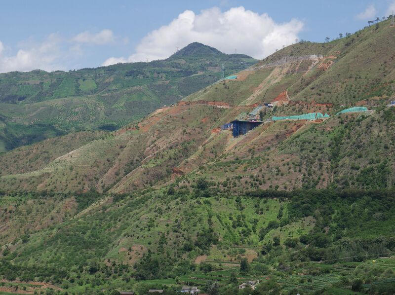 File:YalongLiangshanFoundationSouthPlatformCanyonFarView.JPG