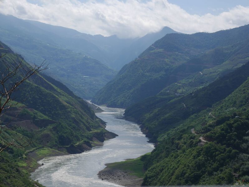 File:YalongLiangshanRiverSnake.JPG