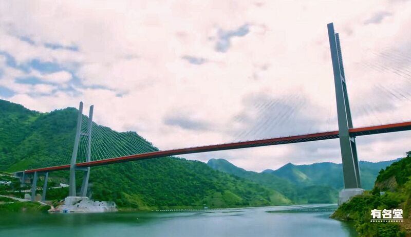 File:Hongshuihe Bridge HuiluoLake2.jpg