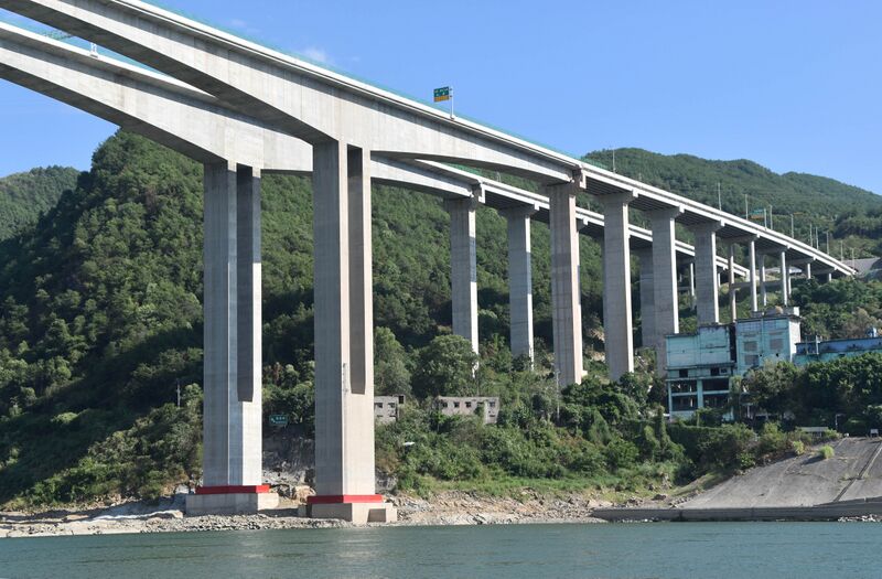 File:Jialingjiang Bridge GuanyinxiaByWang2.JPG