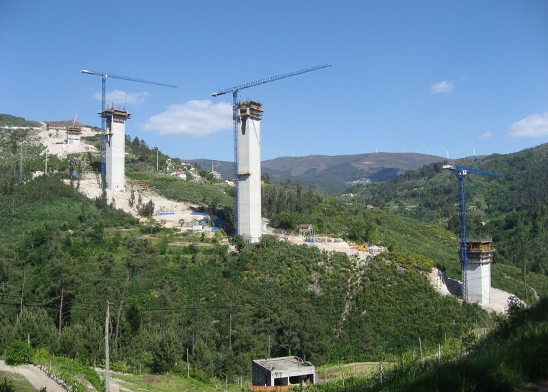 File:MaraoHillsidePiers5.JPG