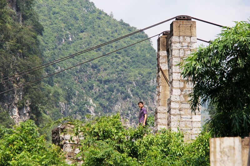 File:BeipanjiangFootbridge&Ian.jpg