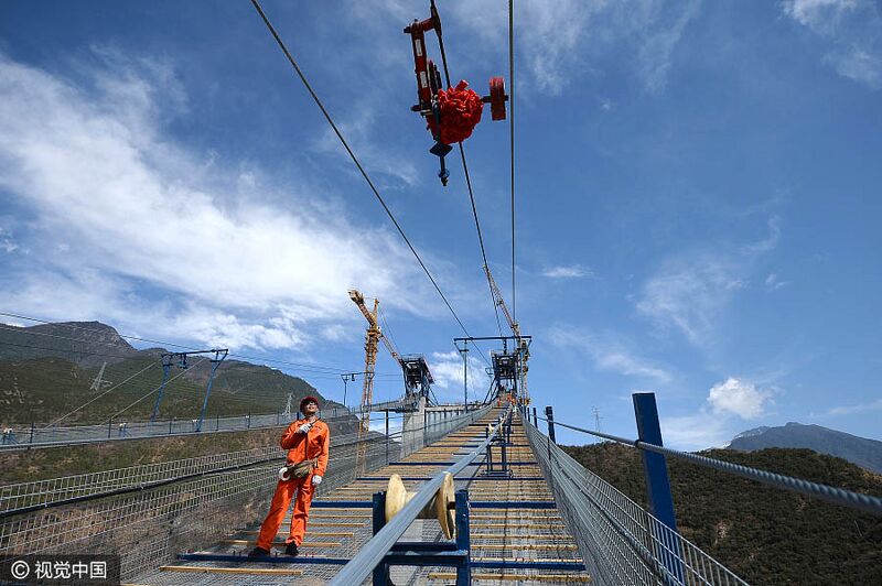 File:Daduhe Bridge XingkangWireSpinning.jpg