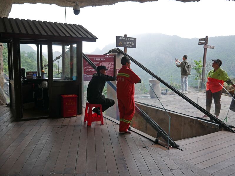File:FangdongYandangGlassFootbridge7.JPG