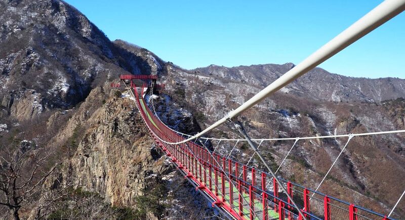 File:GubongsanFootbridgeCable.jpg