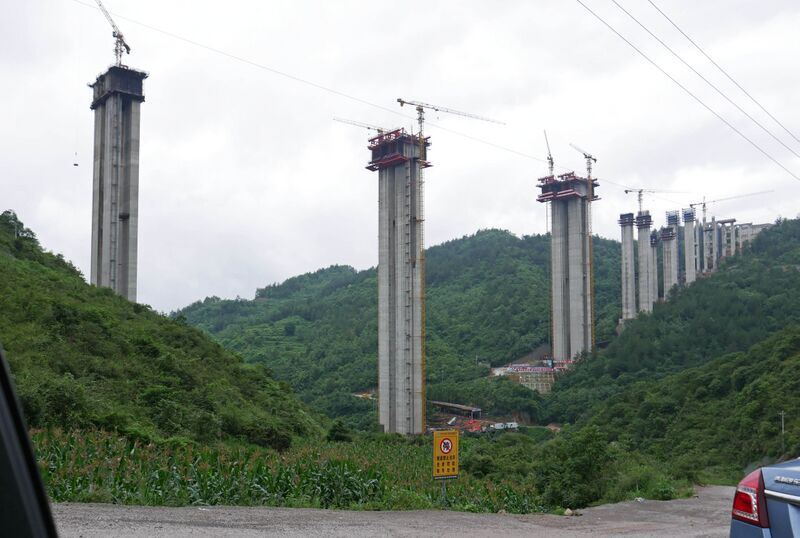 File:NanminghePierLineup.JPG