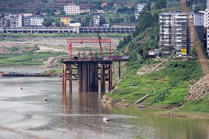 File:PengxiheRailwayLonglensView.JPG
