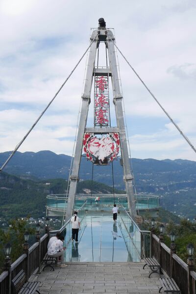 File:QingjiangGlassPlatform2.JPG