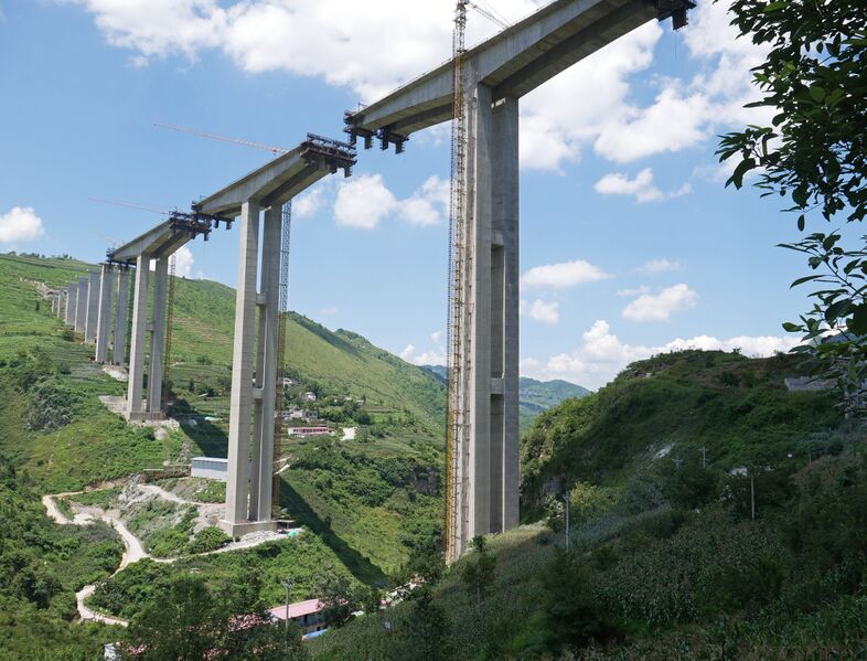 File:TongcheheClouds.JPG