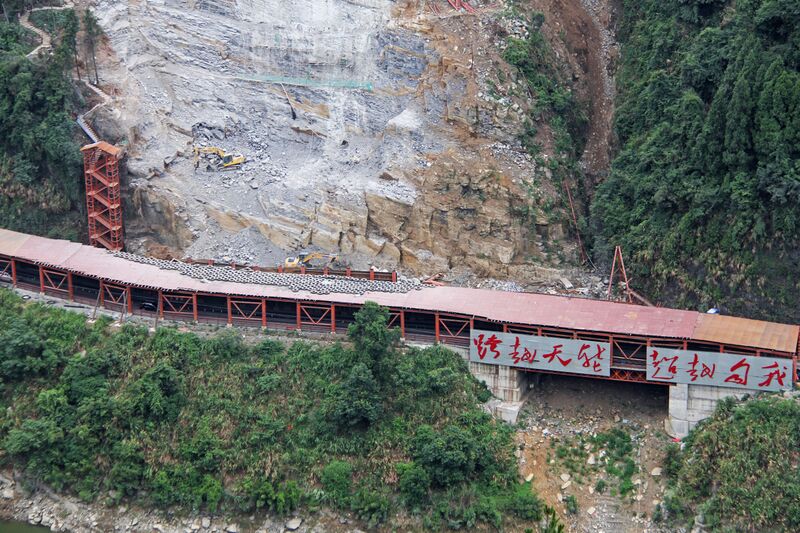 File:YoushuiRailwayRoadCover.JPG