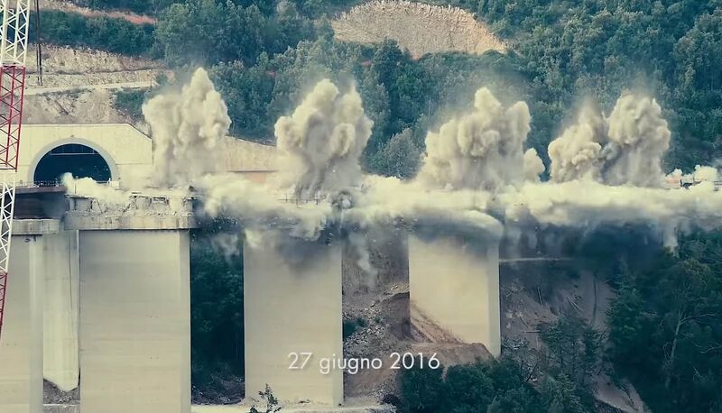 File:ItaliaImplosion6.jpg