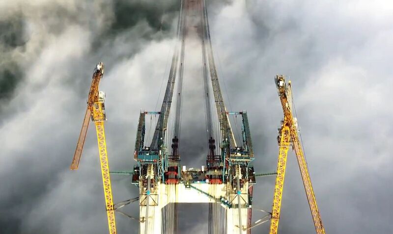 File:Kaizhouhu BridgeCloudsCranes.jpg