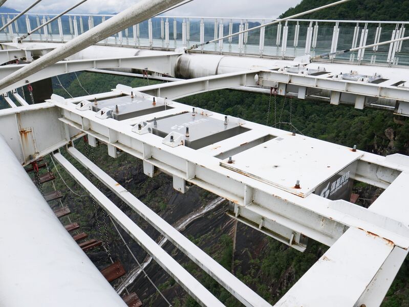 File:Shiniushan GlassSlats2.JPG