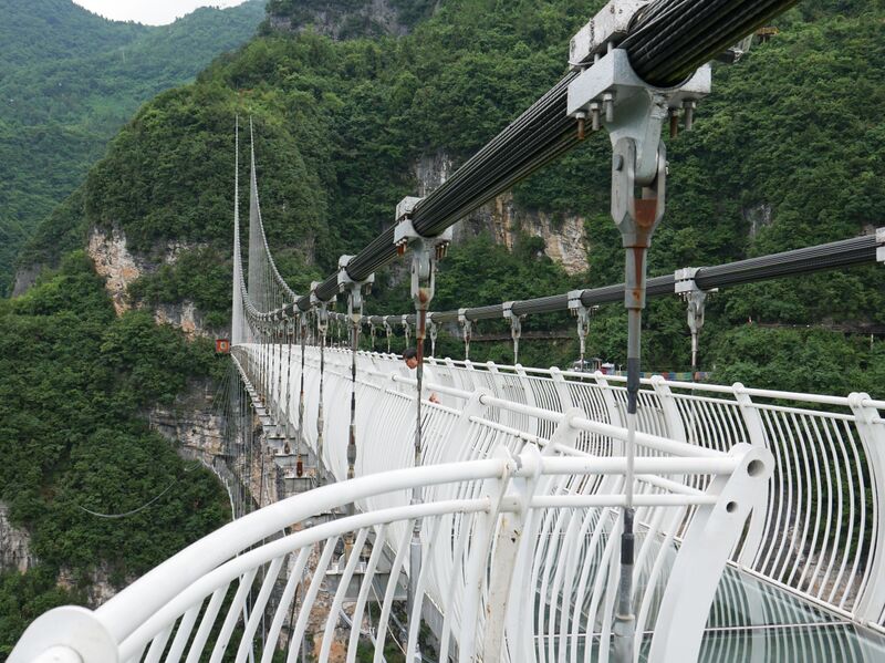 File:Yundingfeidu Glass Footbridge55.JPG
