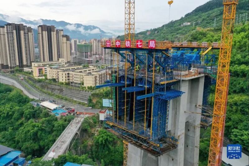 File:ChangtouheRailwayConstructionPier.jpg