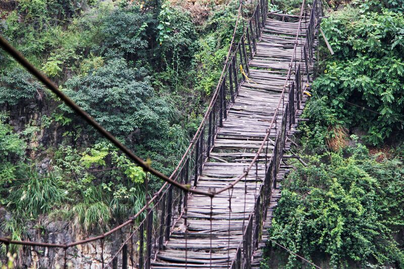 File:LuoluFootbridgePlanksLonglens.jpg