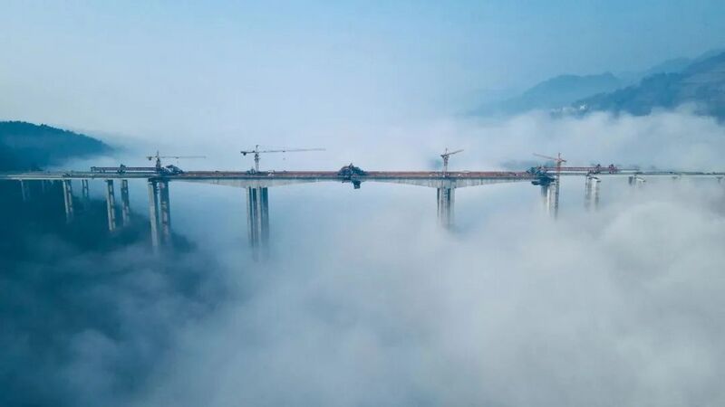 File:SuoluopingClouds.jpg
