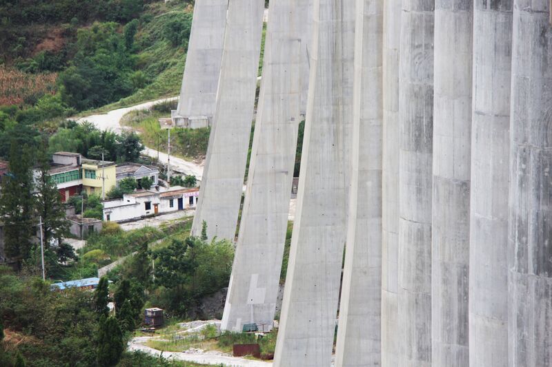 File:XinqiaoPiers&Road.jpg