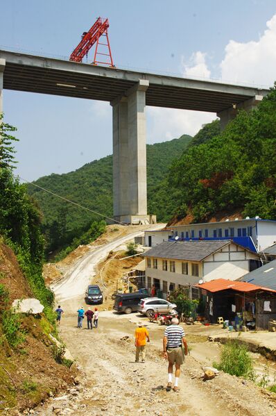 File:278BeipanjiangDugeApproachByRichard.jpg