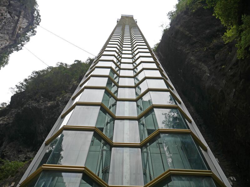 File:AyiheUpGlassWall.JPG