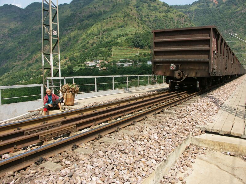 File:Beipanjiang2011RailwayTrain.jpg