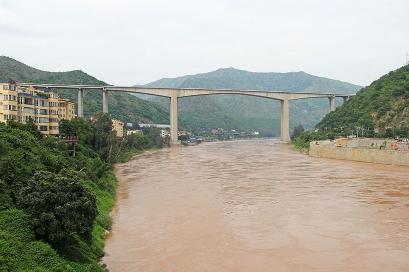 File:JinshajiangQinglongshanWideSide.jpg