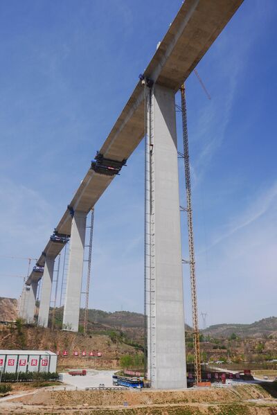 File:Malianhe Bridge G309PierSky.JPG