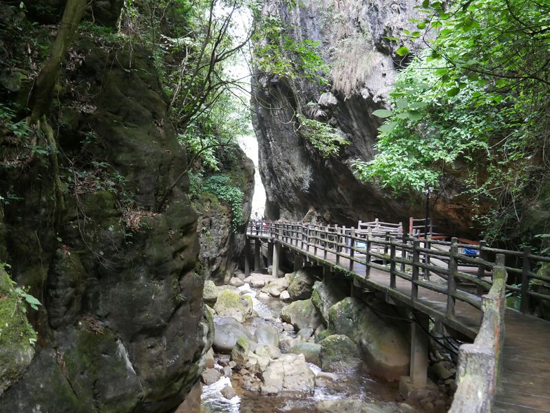 File:NizhuheCanyonDeckWalk.JPG
