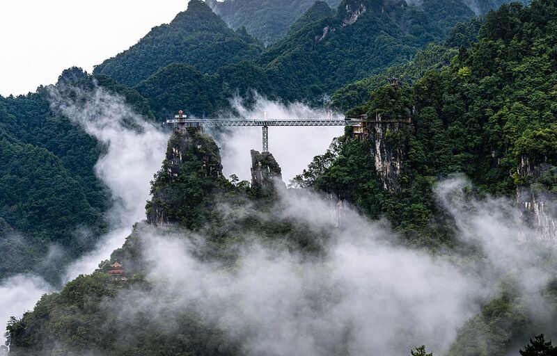 File:Qingjiang FangshanCloudsSide.jpg