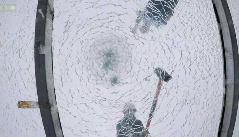 File:ZhangjiajieGlassSmash2.jpg