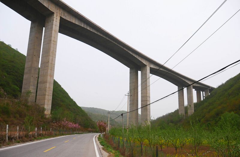 File:Changjiahe G65W Road.JPG