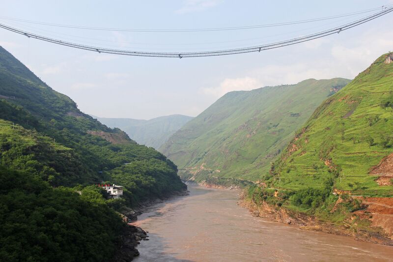 File:JinshajiangBridgeHulukouCableSag.jpg