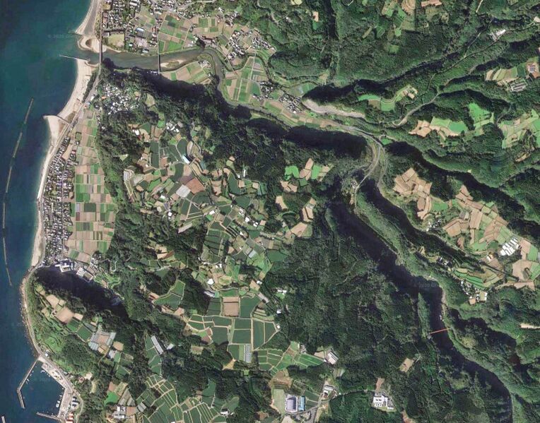 File:Kamikawaotaki FootbridgeSatelliteWide.jpg