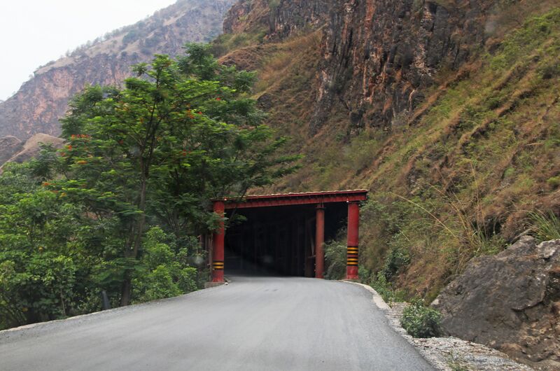File:LvzhijiangTunnelShed.JPG