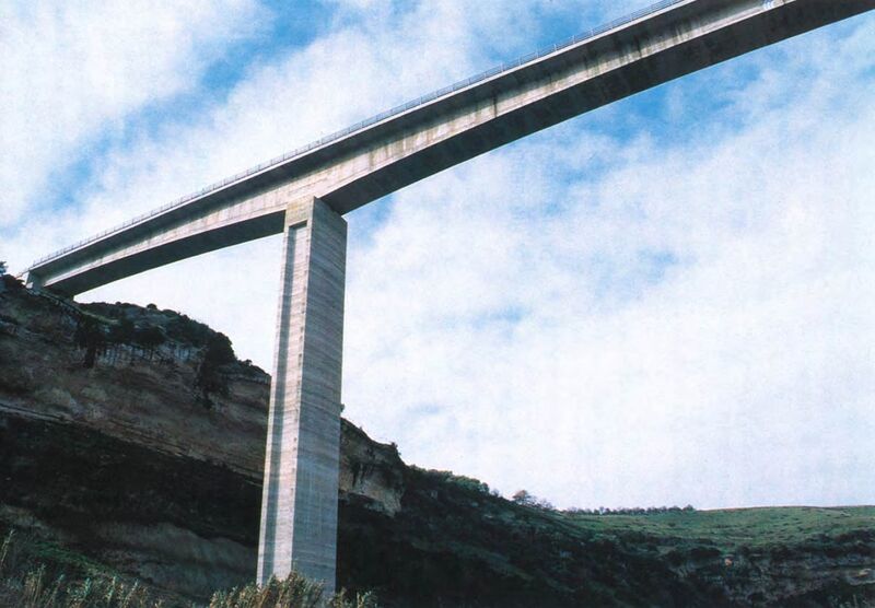 File:MannuFromBottom.jpg
