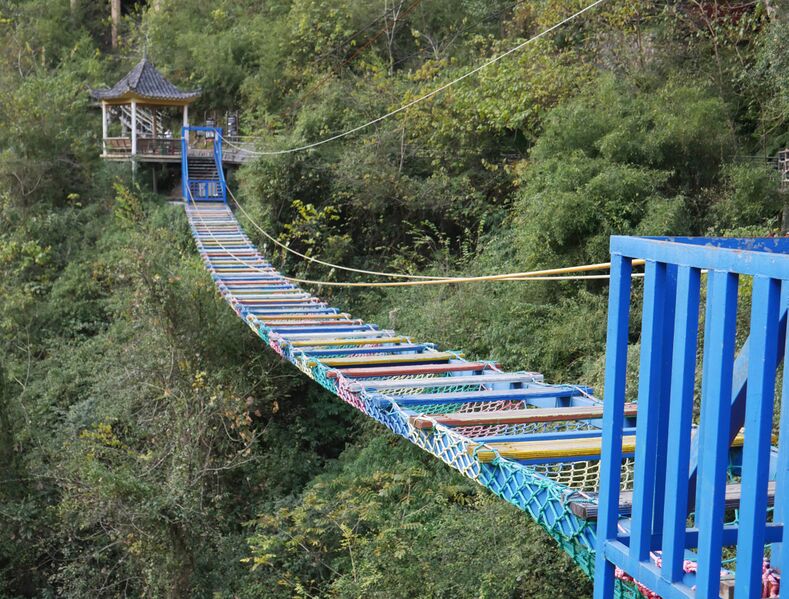 File:MotanyunLadderBlueRailing.JPG