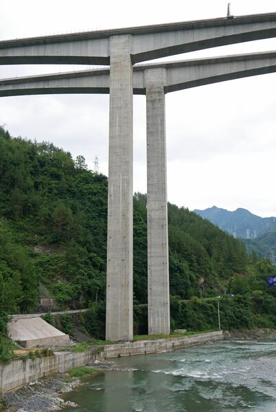 File:RenhePiers.JPG
