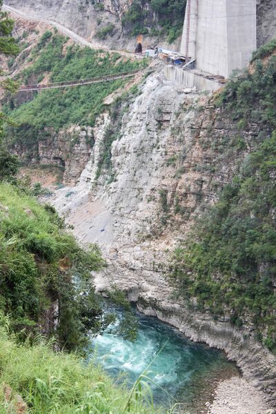 File:WujiangRailwayHighSpeedLonglens.jpg