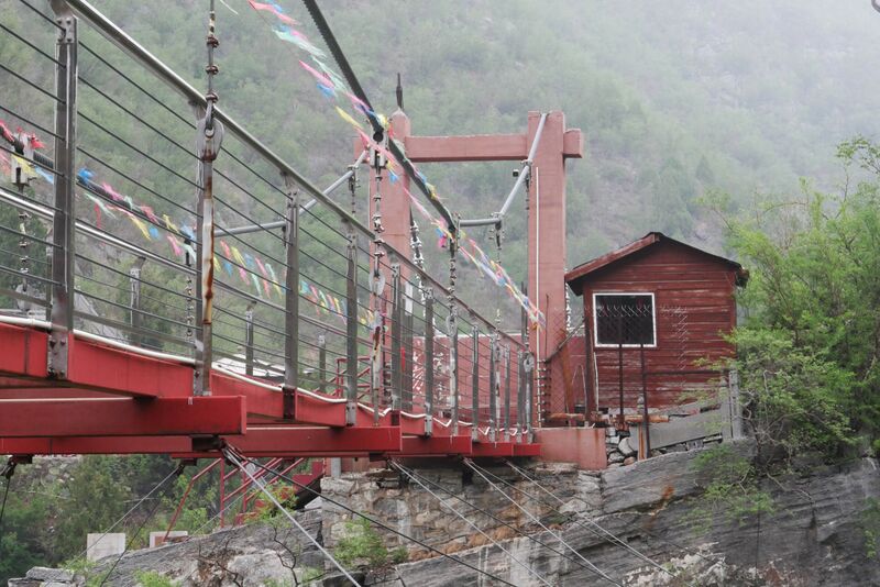 File:YunmengshanFootbridgeLonglens.JPG