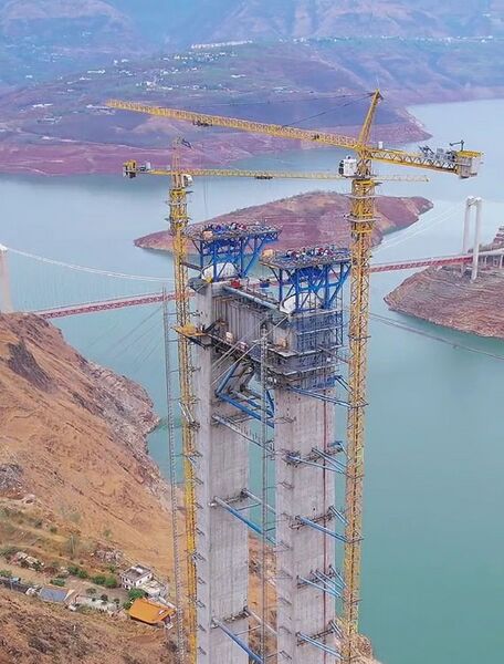 File:Jinshajiang Bridge ChuandianTowerCompleted.jpg