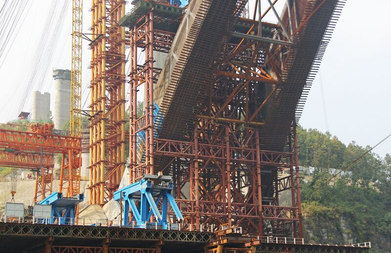 File:194YachiRailwayArchBaseSupports.jpg